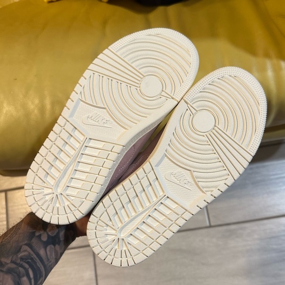 NIKE AIR JORDAN 1 LOW COURTE PINK - Picture 5 of 7